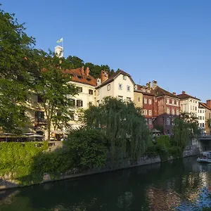 Adhoc Ostello Lubiana